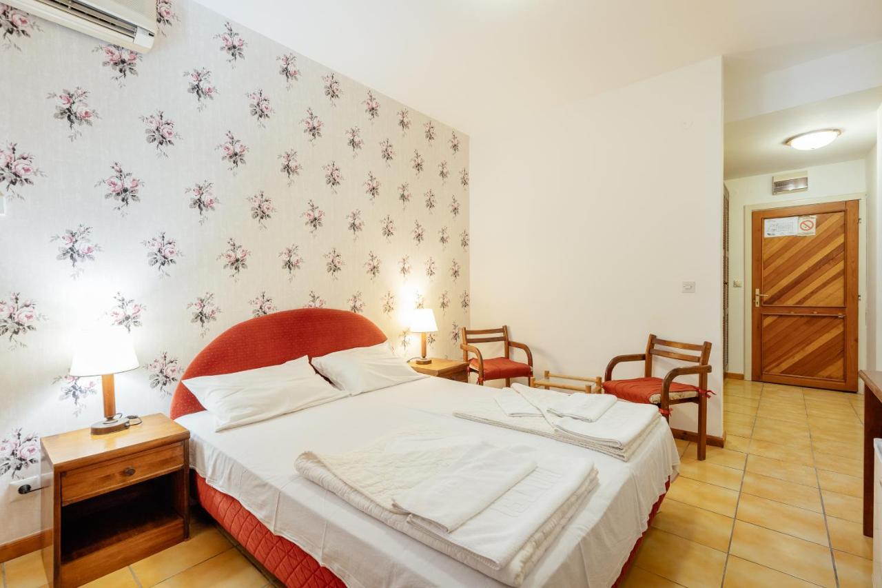 Hotel Vojvodina Igalo Buitenkant foto